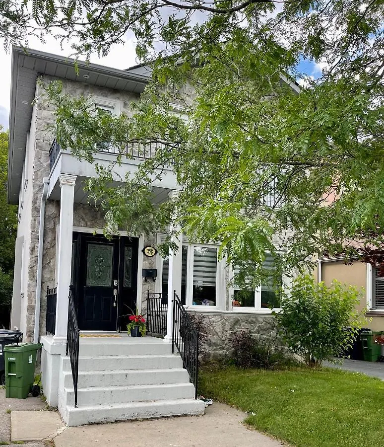 ホームステイ トロントThe Westviewアパートメント カナダ